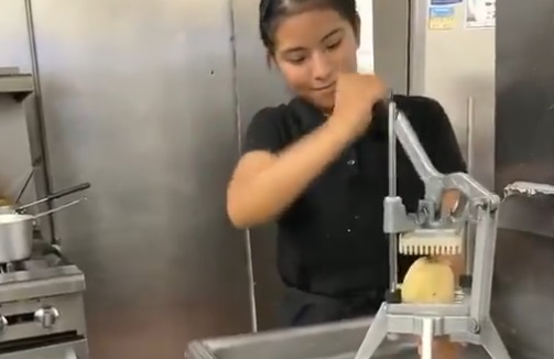 【朗報】まんさん、フライドポテトを作るWWWWWWWWWWWWWWWWWWWWWWWWW