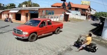 【動画】ムチムチマンさん、車に轢かれたのになんか大丈夫そう・・・