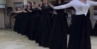 【動画】ロシア美女集団、綺麗なのにキモイ動きをしてしまうWWWWWWWWWWWWWWWWWWWWWWWWWWWWWWWWWWWWWW