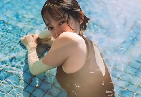 吉岡里帆さん、デカ尻披露した画像がスケベすぎ・・ｗｗ（GIF動画）