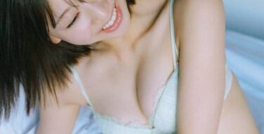 日向坂46富田鈴花、下着おっぱい！パンティ姿がエロくてたまらんｗｗｗｗｗｗｗ