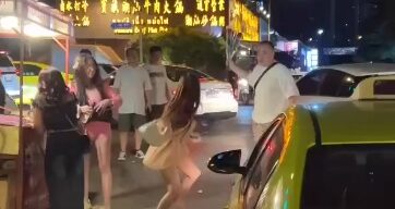 【動画】女さん、ケツで男を殴る蹴るｗｗｗｗｗｗケツｗｗｗｗｗｗｗｗｗｗ