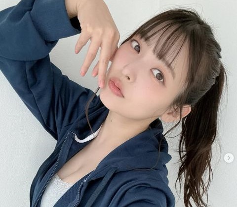 上坂すみれ、あざとさ全開！！SNSでわざと谷間を見せるｗｗ(GIF動画)