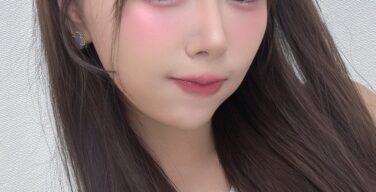 【画像】井口裕香（37）、シャワーガラスをデカ乳で挟んでしまう