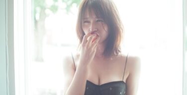 【動画】長濱ねるさん乳を放り出してシコらせにきてしまう