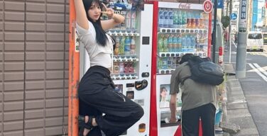 「1.8m級の巨人」高身長女・みら、AVデビューエロ！「自販機よりでかい女」で2200万投稿バスった女、脱ぐｗｗｗｗ(エロGIF動画)