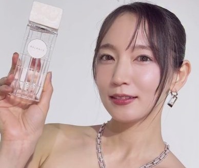 【朗報】吉岡里帆さん(32)ドレスにのねじ込んだおっぱい