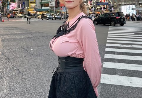 【画像】ウクライナ人コスプレイヤーさん渋谷でおっぱい