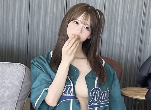NMB48和田海佑さん、ノーブラ限界露出！乳首見えそうな初にしてラスト写真集がエロい！（エロGIF動画）