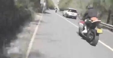 【動画】パンティーのせいで事故る弱男ｗｗｗｗｗｗｗｗｗｗｗｗｗｗｗｗｗｗｗｗｗｗｗｗ