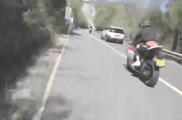 【動画】パンティーのせいで事故る弱男wwwwwwwwwwwwwwwwwwwwwwww