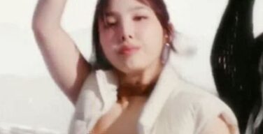 TWICE・ナヨン、乳首ポロリがエロい！SNSでバズりまくってる動画がコチラｗｗｗ（エロGIF動画あり）