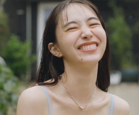 井桁弘恵さん、ちっぱいなのに何故かそそられてしまう・・（GIF動画）