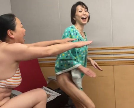 【動画】いとうあさこのビキニ姿※ビキニ美熟女のおまけ付き