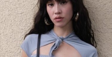 【朗報】水原希子さん(35)の最新の透け乳首