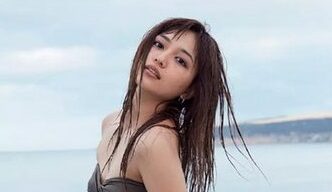 【画像】川口春奈さん、水着でドヤ顔