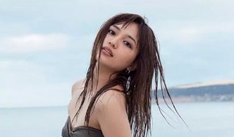 【画像】川口春奈さん、水着でドヤ顔