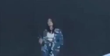 【動画】爆乳ダンサー、片乳がポロリしてしまう