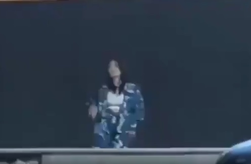 【動画】爆乳ダンサー、片乳がポロリしてしまう