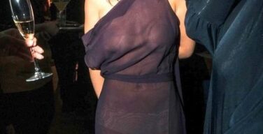 有名女優さん、ドスケベドレスでパーティに出席してしまうｗｗｗ乳房とパンティ丸見えｗｗｗ