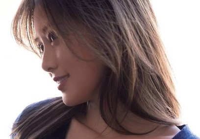 白石麻衣の突き出したおっぱいwwwww