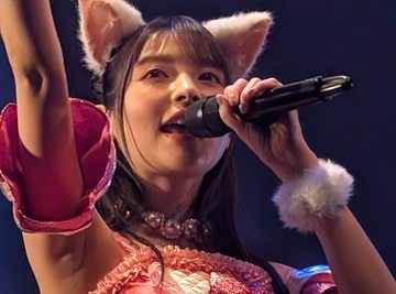 【悲報】上坂すみれ(34)、渾身のネココス腋大解放してあたシコの頂点