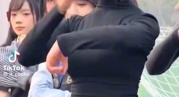 【動画】恥ずかしそうに踊る巨乳が撮られるｗｗｗｗｗｗｗｗｗｗｗｗｗｗｗｗｗｗ