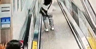 【動画】まんさん、動く歩道でミサイル発射wwwwww