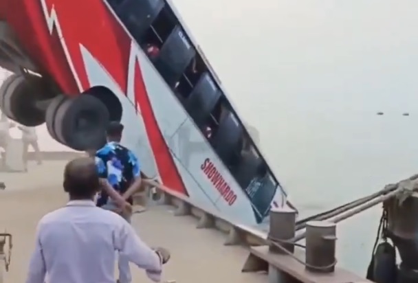 【動画】バングラデシュの観光バスやばすぎ