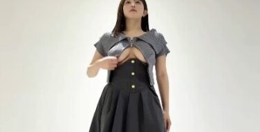 【動画】おっぱい半分出てるダンサー、出現