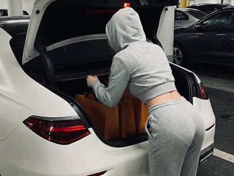 【画像】こんなケツで爆買いするセレビッチwwwwwwwwwwwwwwwwww