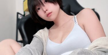 すみれch、エロ画像・動画まとめ！配信（FANZAライブチャット）でオナニー見せつけるボーイッシュ美女！（エロGIF動画あり）