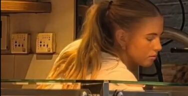 【動画】オランダの爆乳アイス屋さんwwwwww