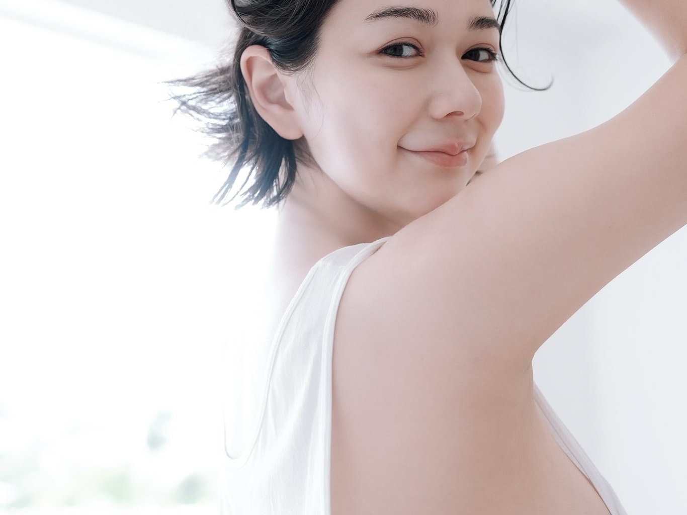 【画像】村重杏奈さん(27)、人生最後の写真集で横乳丸出しｗｗｗｗｗ