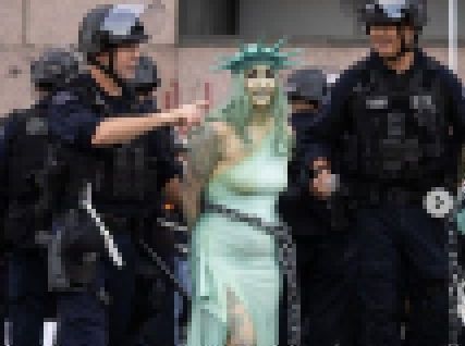 【画像】激エロ自由の女神さん、逮捕