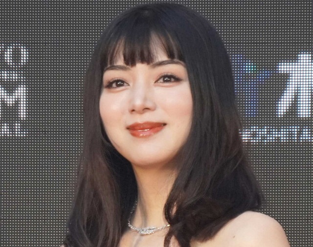 '.【朝トク】池田エライザさん控え目なおっぱいを強調してしまうwwwwww'