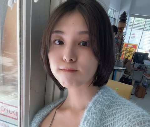 '.元乃木坂46の相楽伊織さん(25)、乳輪のニプレスが見えてしまう痛恨のミス'
